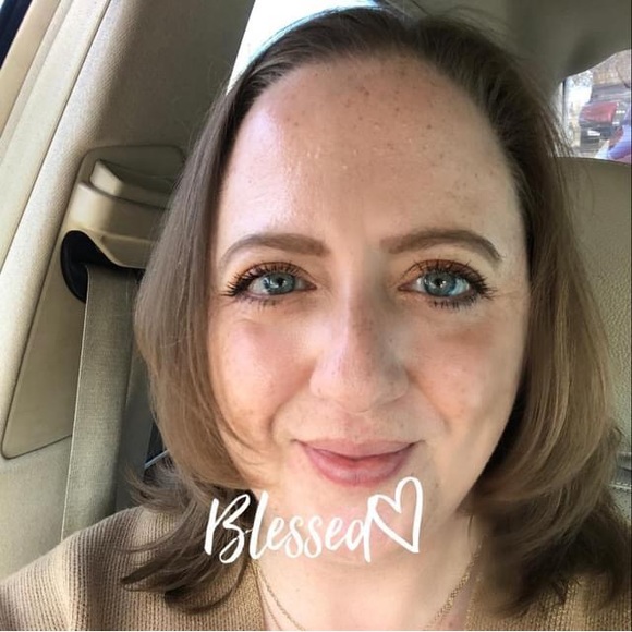 Meet your Posher, Jennifer - Picture 2 of 5